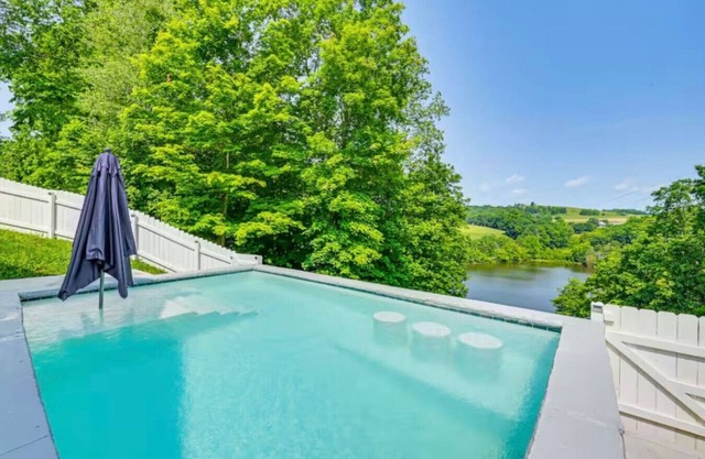Avail 10-19 thru 10-24+4BR+Lake Access+ Fire Pit+Pet Friendly&Heated Pool w fee