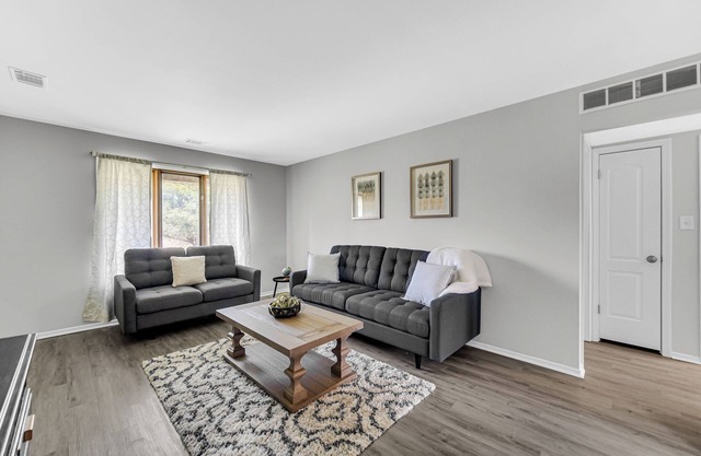 AVAIL 11/17- NEW 2BED CONDO by Hospital & Chicago