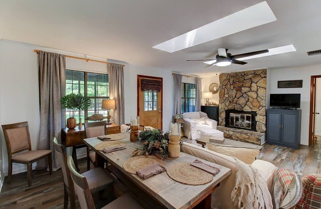 Avail this weekend, Lakefront Cabin, Kayaks, Fenced, Fire pit