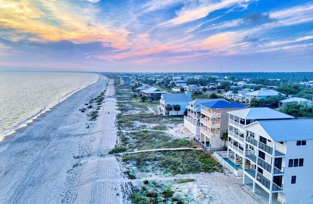 Available for Fall Stays! Private Pool! Gulf Views! Sundeck and Balconies! Pet-Friendly!