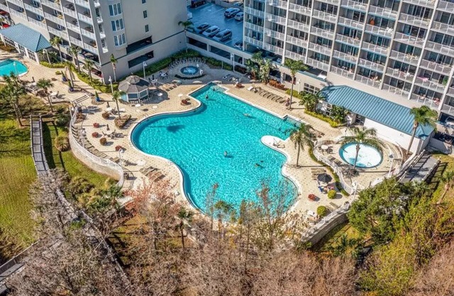AVAILABLE NOW SEPT 28-OCT 5 POOL LAKE DISNEY FIREWORK VIEW 9PM LOVELY 1BDR 2BTH