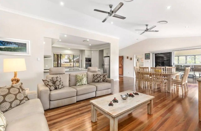 AVALON 4 BEDROOM HOMEnFraser Island Accommodation with DUCTED AIR