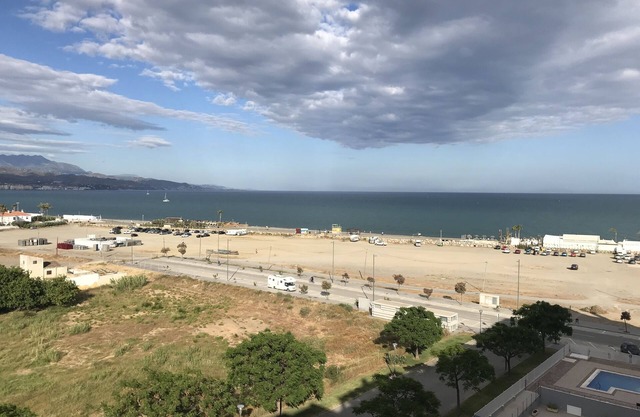 AWESOME FLAT IN FIRST LINE OF BEACH