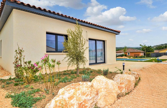 Awesome home in Vallon-Pont-d'Arc