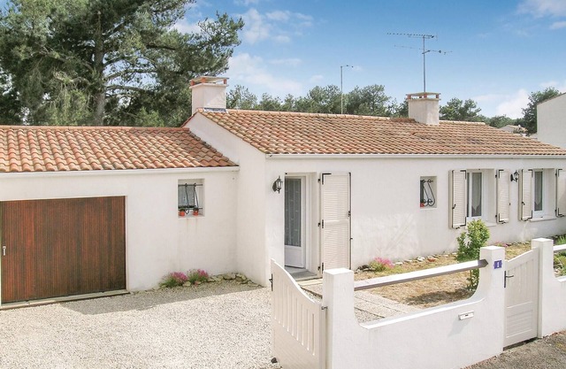 Awesome home in La Faute sur Mer