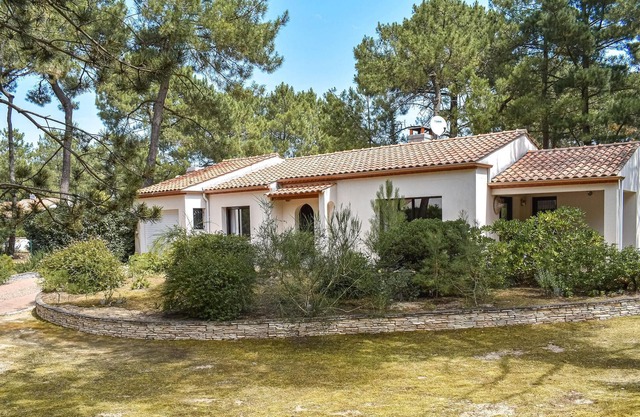 Awesome home in La Faute sur Mer