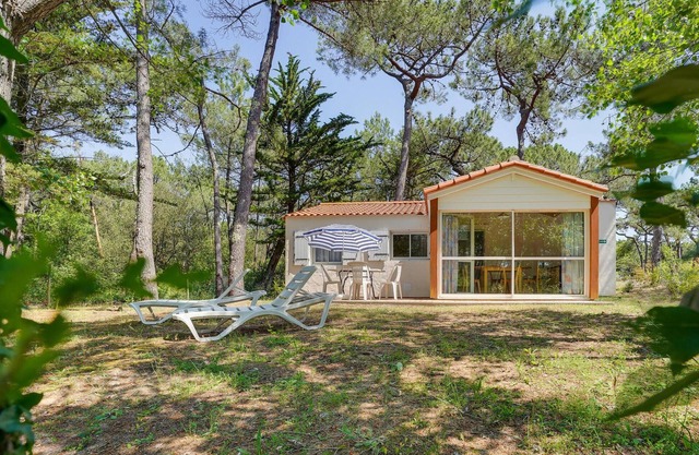Awesome home in La Faute-sur-Mer