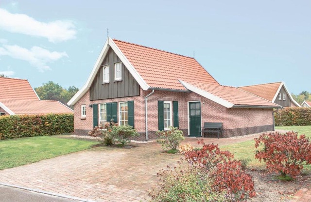 Awesome home in Hoge Hexel with 3 Bedrooms and WiFi