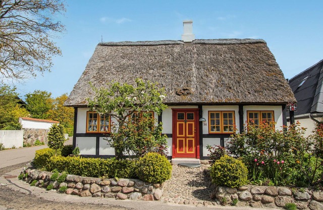 Awesome home in Samsø with WiFi