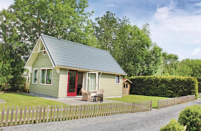 Awesome Home In Tzummarum With Kitchen