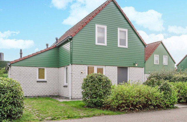 Awesome home in Wemeldinge with sauna