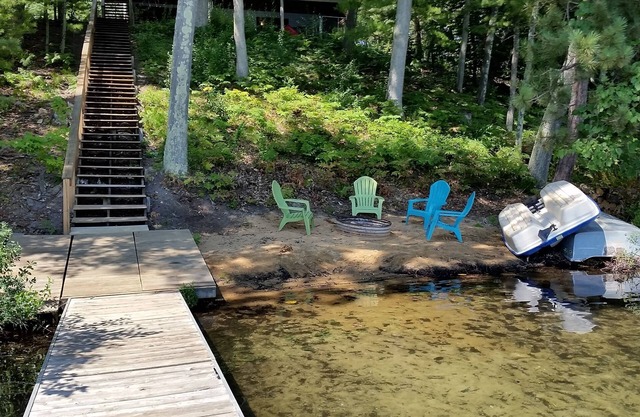 AWESOME SECLUDED LAKEFRONT PROPERTY 💛 PICTURESQUE VIEWS💛