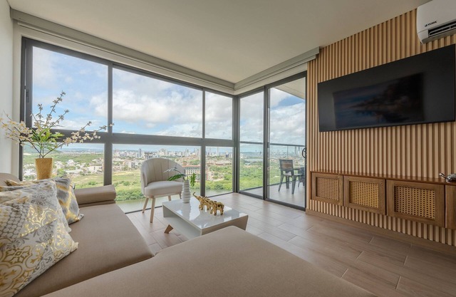 Awesome View Historic Center, Castle and Sea 2BR