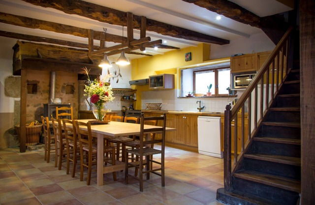 Axe Rennes St Malo, Gîte de Groupe Familial 6 Chambres 15 Places Piscine Hammam