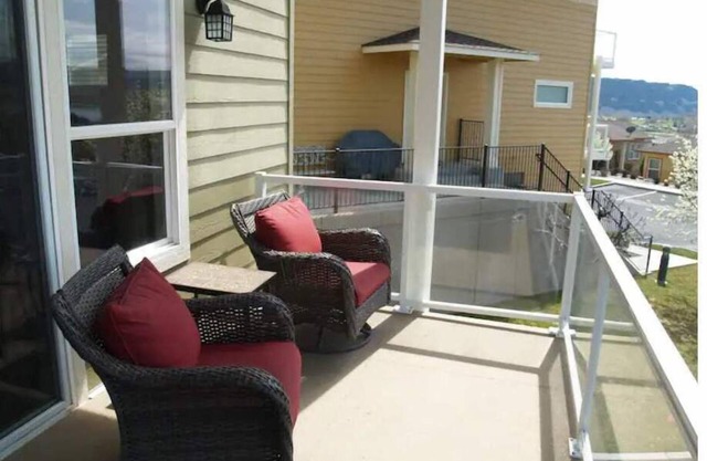 B50-Condo near pool & Gorge shuttle