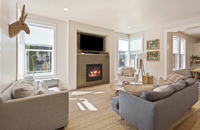 Bachelor Bliss - near Mt Bachelor & Trail w/Hot Tub, separate ADU