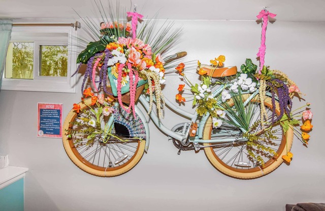 Bachelorette-Themed 5 Bed Home 2 Kitchens & Garage Near Light Rail, Pink Palace