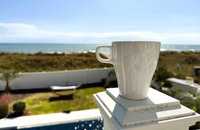 Bailey's Blue Ocean View, 5 BR Ocean Front Luxury Home w/Infinity Pool