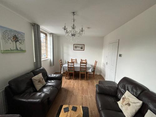 Bakewell - Large Town House in the centre of town