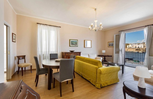 Balconcino sul Rivellino by BarbarHouse