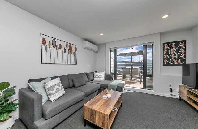 Balcony+Parking! Near Spark Arena | Zodiak Stays