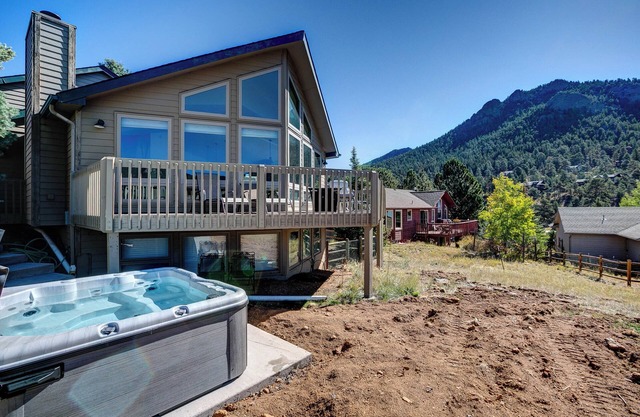 Baldpate Home - Premier Mountain Views & Hot Tub!