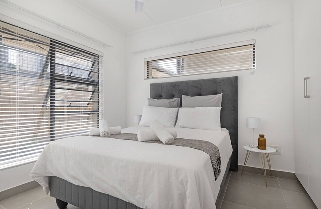 Ballito Village 69 - Three Bedroom Apartment, Sleeps 6