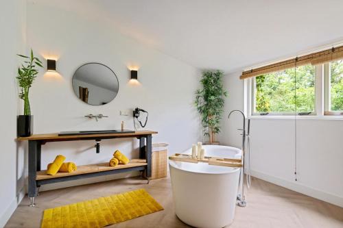 Bamboe Suite Bentveld met ligbad en gratis parkeren