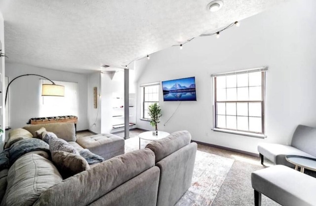 Bamboo Retreat- Private Parking -New Reno -Central