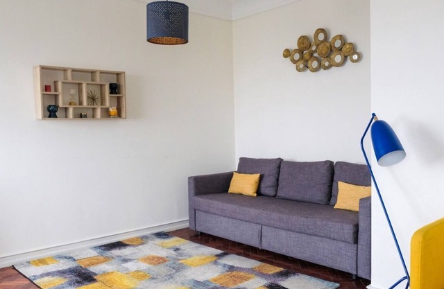 Barão Apartment, spacious w/ balcony and great views to Lisbon