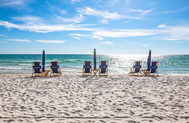 Barefoot Bungalow-Cozy Retreat, Seacrest 30A Pet Friendly,4 Bikes,6 beach chairs