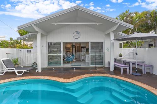 Barefoot in Lennox- Beachfront Pool
