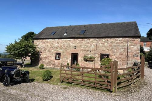 Barn Conversion - Sleeps 4 - Pet friendly - Garden