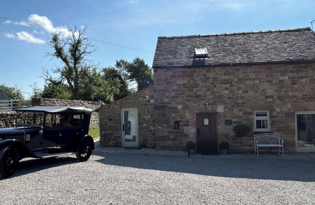 Barn - Sleeps 4 - Pet friendly - Garden