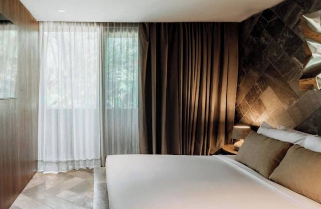 Barneys NY 4 Residences - 4 pools - Sleeps 40