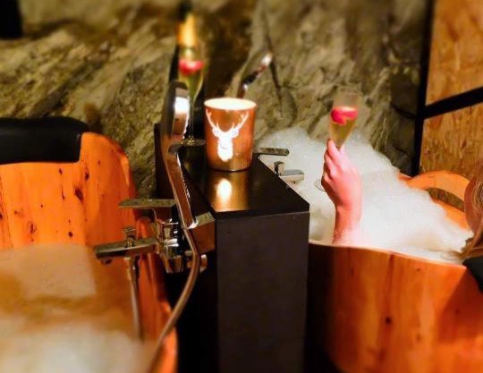 Barotel - Bed & Dinner