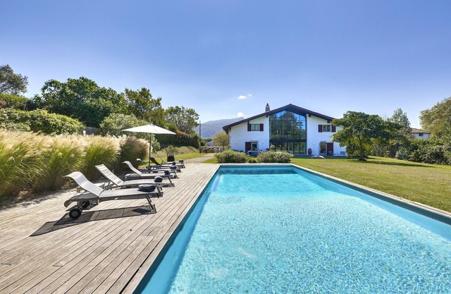 BASERRI - Ferme basque entièrement renovée