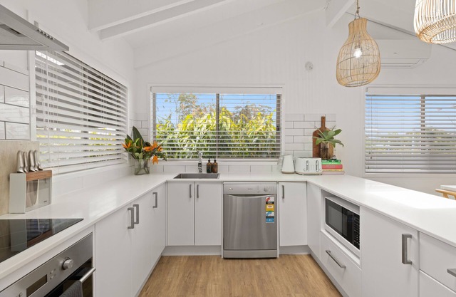 Basin Abode - Water views & pet friendly