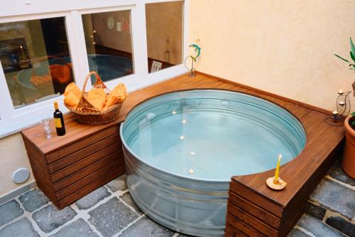 Basso 61, Cozy Oasis with Mini Pool and Courtyard