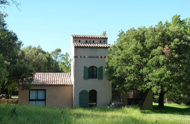 BASTIDON 18th restored with exclusive pool in 7-hectare park.