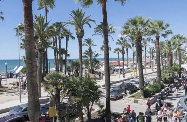 Batlló: In front of the Ribera Beach, in the center of Sitges.