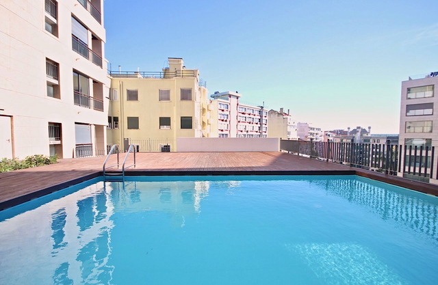 Batuan Apartment, private terrace, pool, A/C, garage