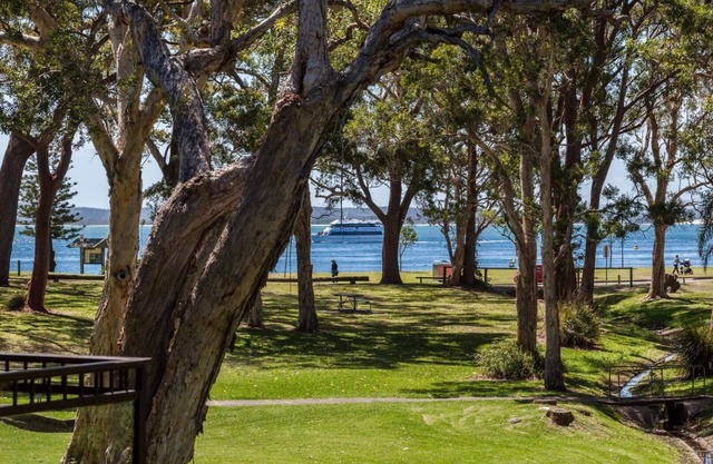 Bay Parklands, 28/2 Gowrie Ave - pool, tennis + stunning views