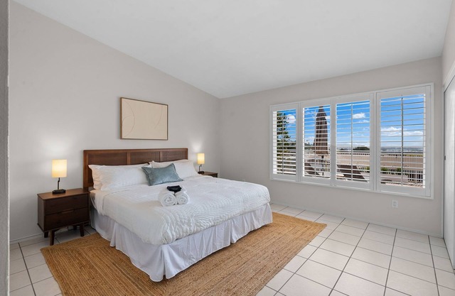 Bay Views, Movie Theater, Fire Pit & Kids Room!