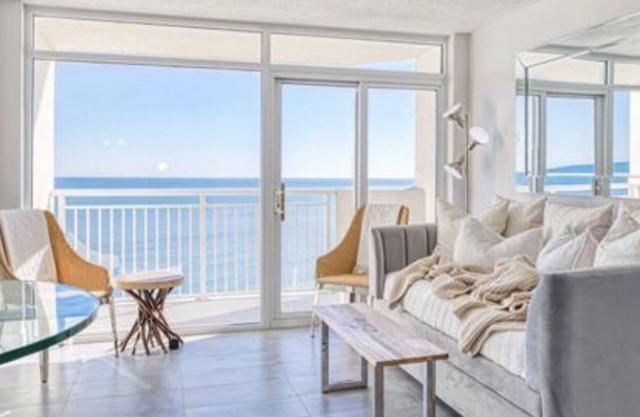 BAY WATCH BEAUTY. PRISTINE 14TH FLOOR OCEANFRONT