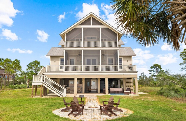 Baydream: Stunning Bayfront Home, Private Pool, Pet-Friendly, Hot Tub, Sleeps 12