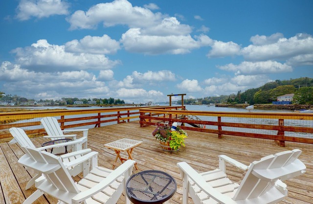 Bayfront Cottage on Mill Cove w/Private Dock & Furnished Deck - Walk Downtown
