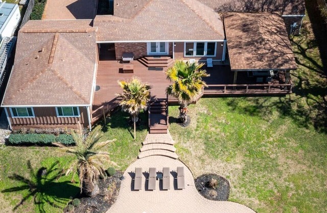 Bayfront Luxury Oasis w Pool close to NASA Kemah