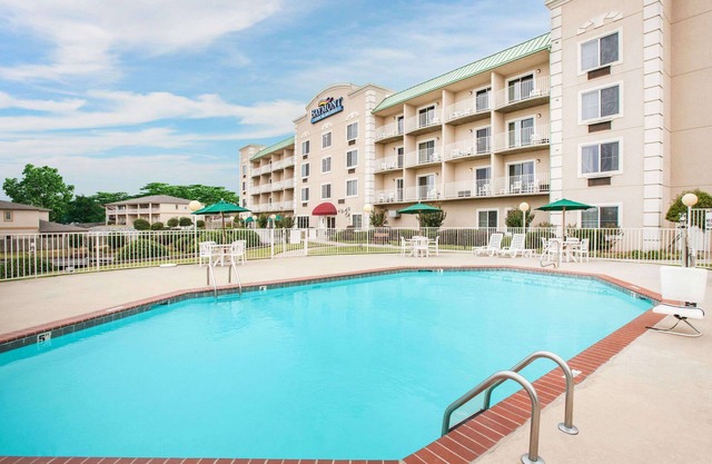 Baymont by Wyndham Hot Springs On the Lake