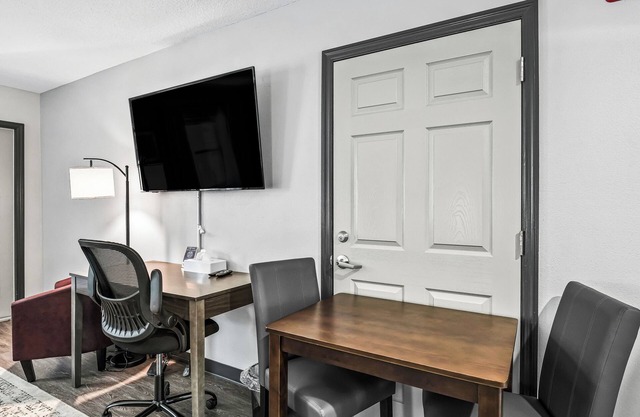 Baymont by Wyndham Ocala Suites
